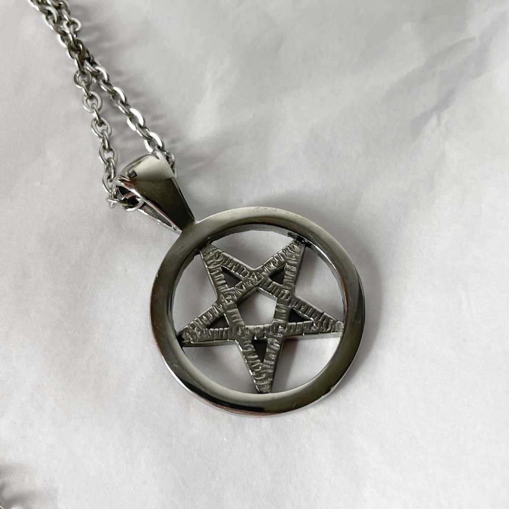 New Silver-tone Round Pentagram Star Pendant Necklace - Picture 5 of 9